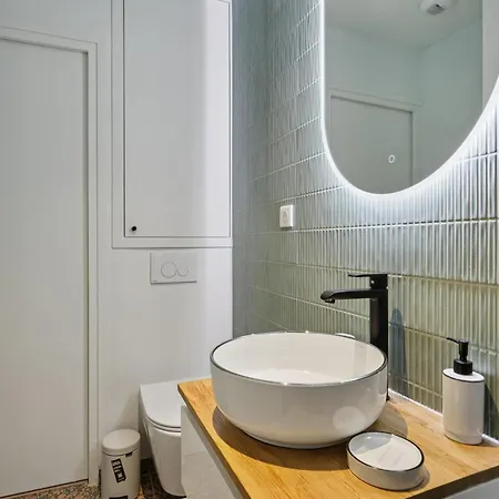 Lavie Maison Close To Montmartre