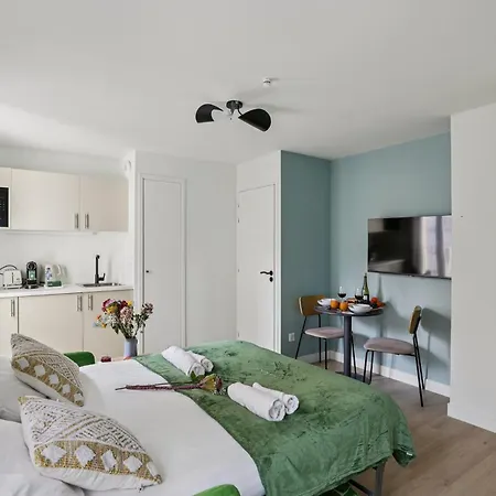 Lavie Maison Close To Montmartre Париж